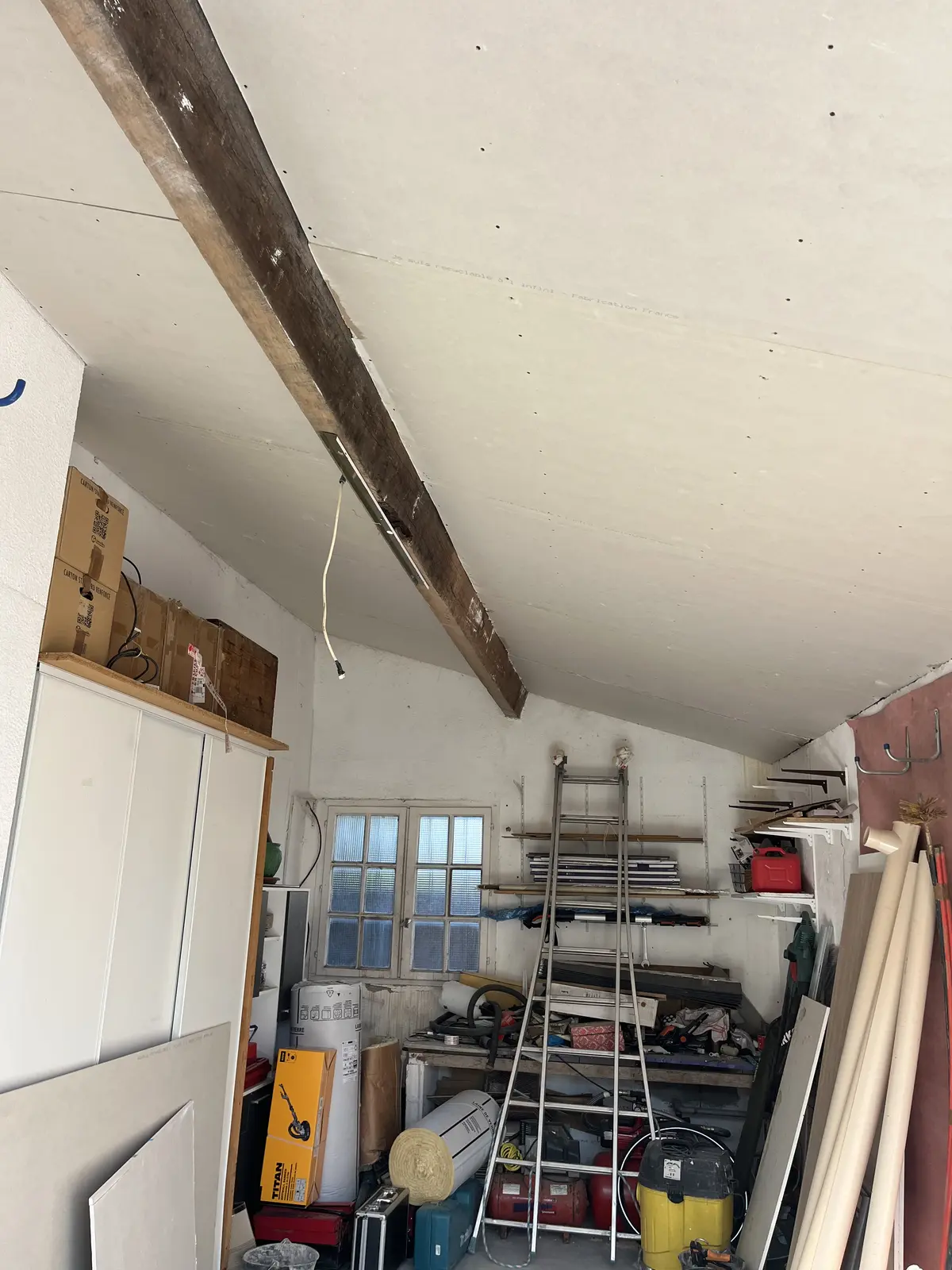 Plafond refermé après isolation